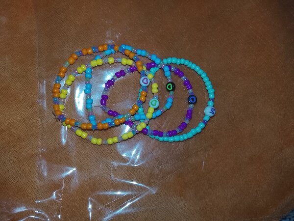 Lot deBracelet perles colorées