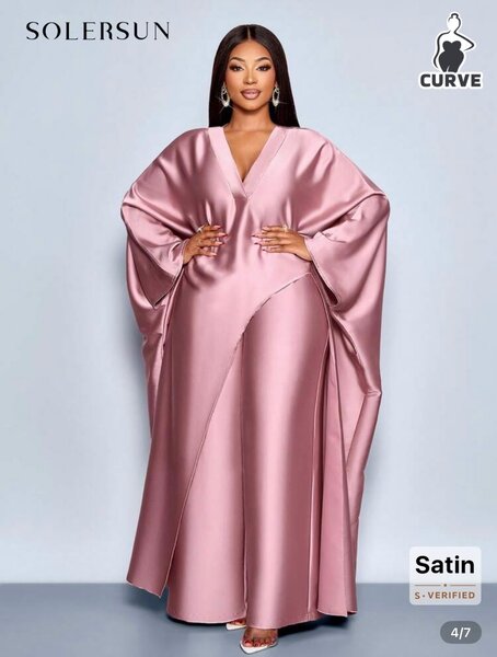 Robe caftan en satin élégante