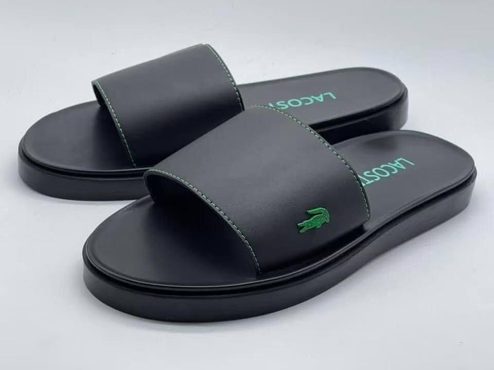 Claquettes Lacoste élégantes