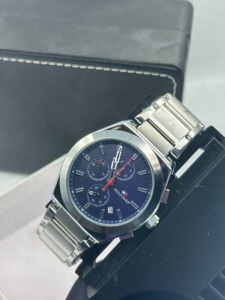 Montre Tommy Hilfiger homme en acier inoxydable