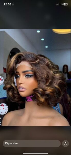 Perruque ondulée brune