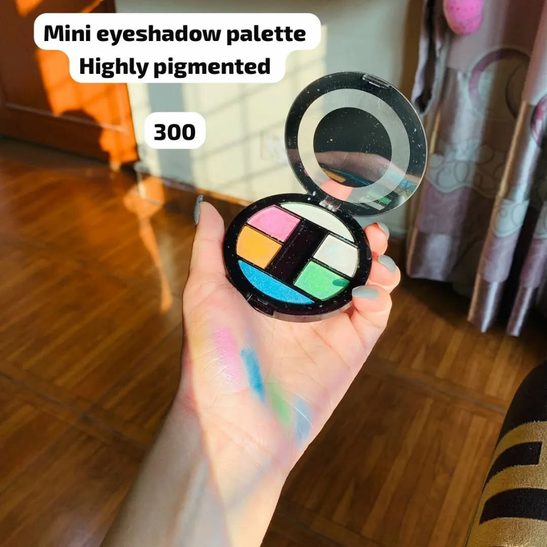 Mini eyeshadow palette Highly pigmented 