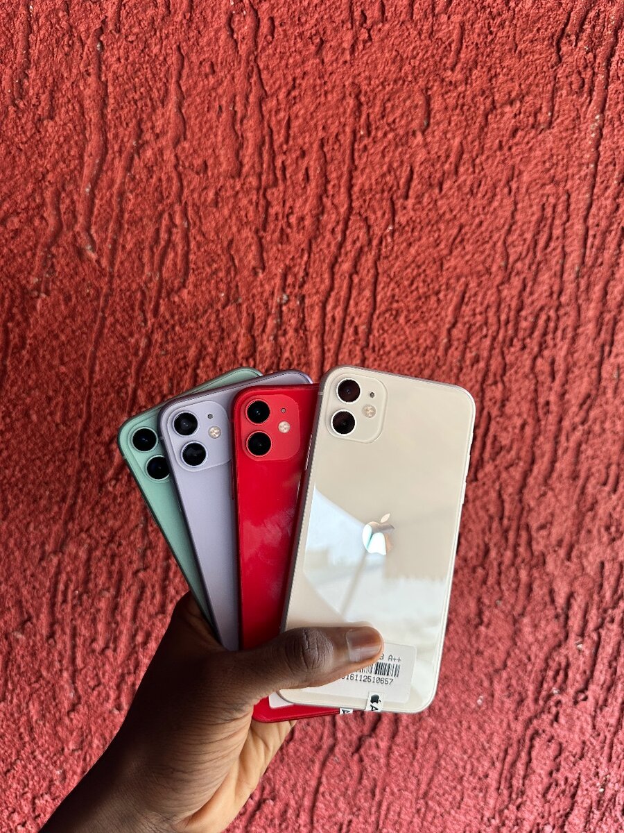 IPHONE 11 SIMPLE CASI NEUF