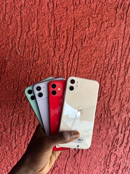 IPHONE 11 SIMPLE CASI NEUF