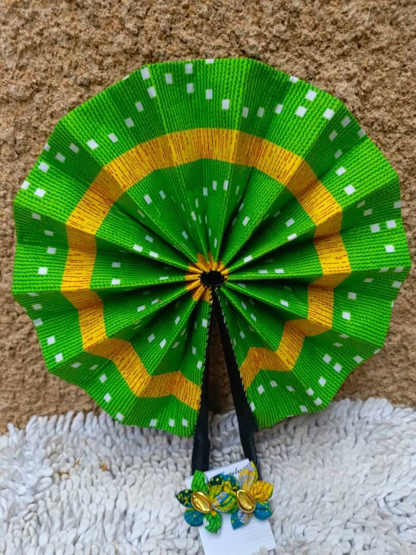 Éventail Pliable en Tissu Africain
