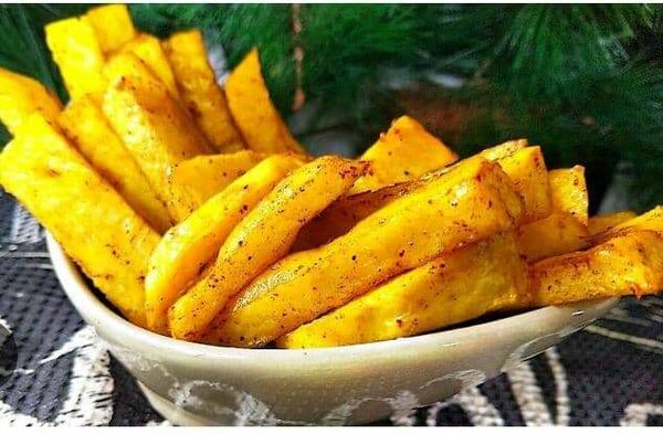 Patates accompagné d'oeufs