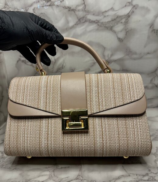 Sac à main élégant tissé