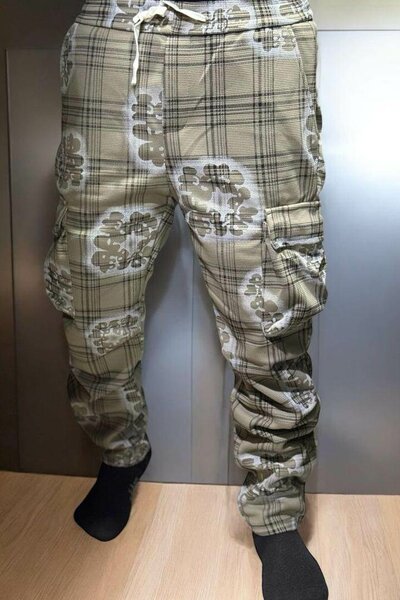 Pantalon cargo à carreaux fleuri