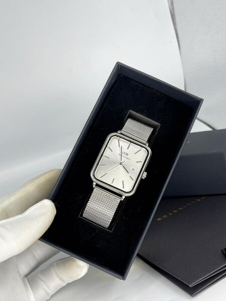 Montre carrée élégante