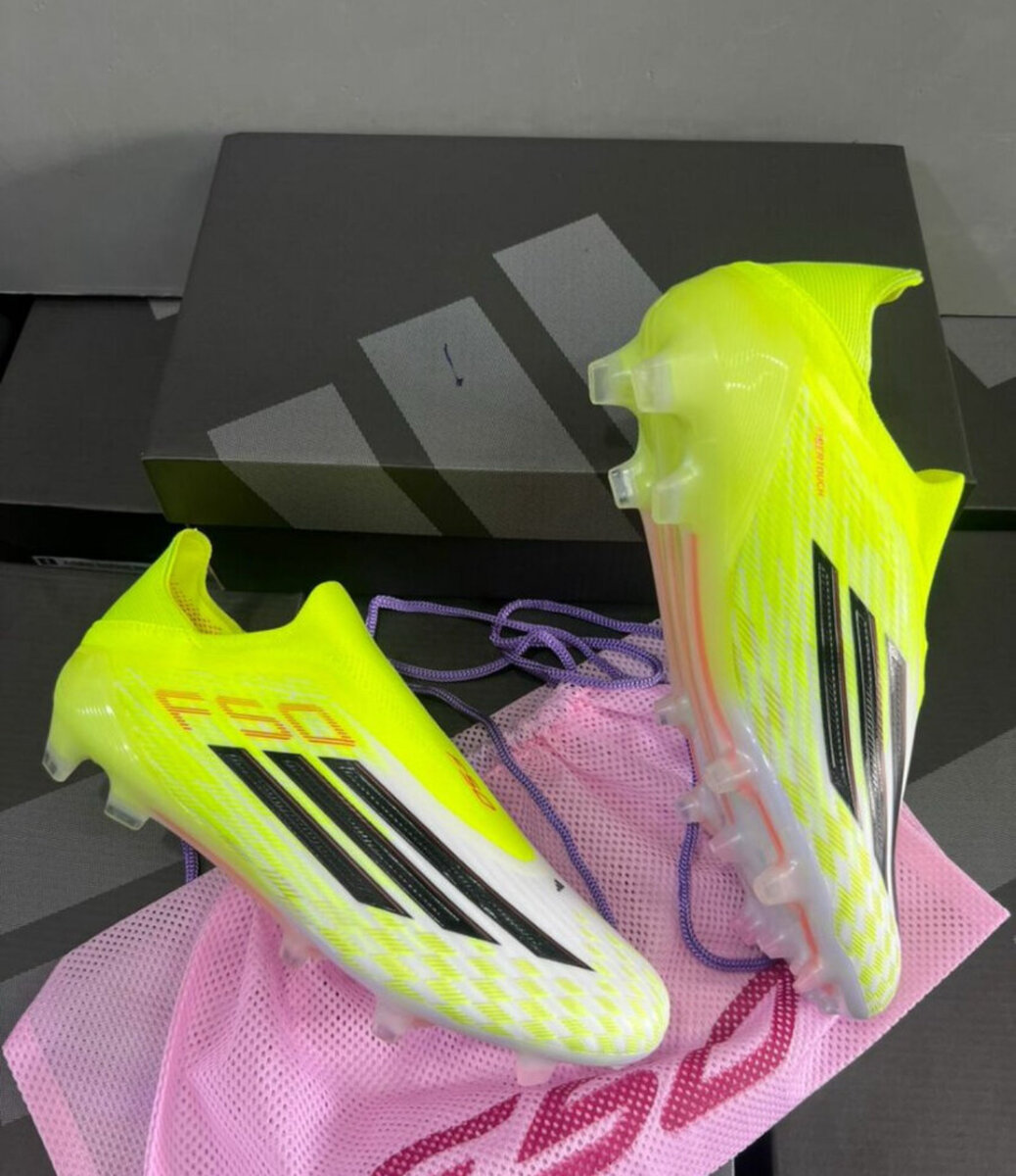 Chaussures de football légères