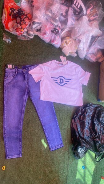 Lot de T-shirts et Jeans garço