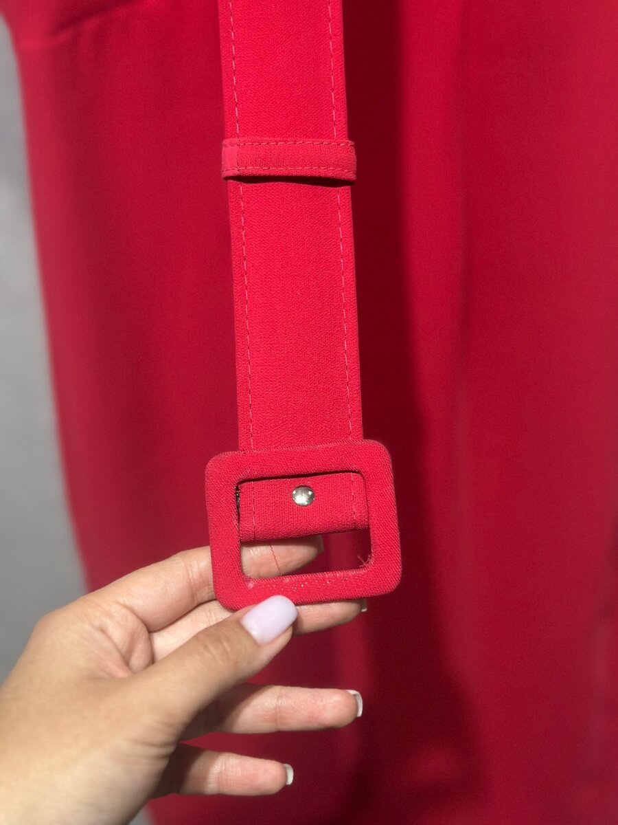 Вечернее платье с ремешком