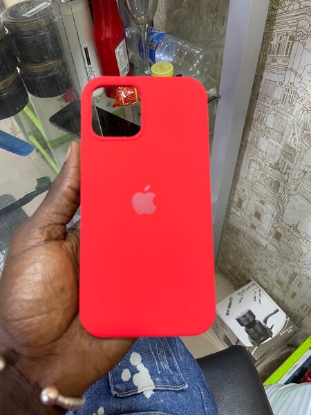 Coque iPhone 12 Rouge Élégante
