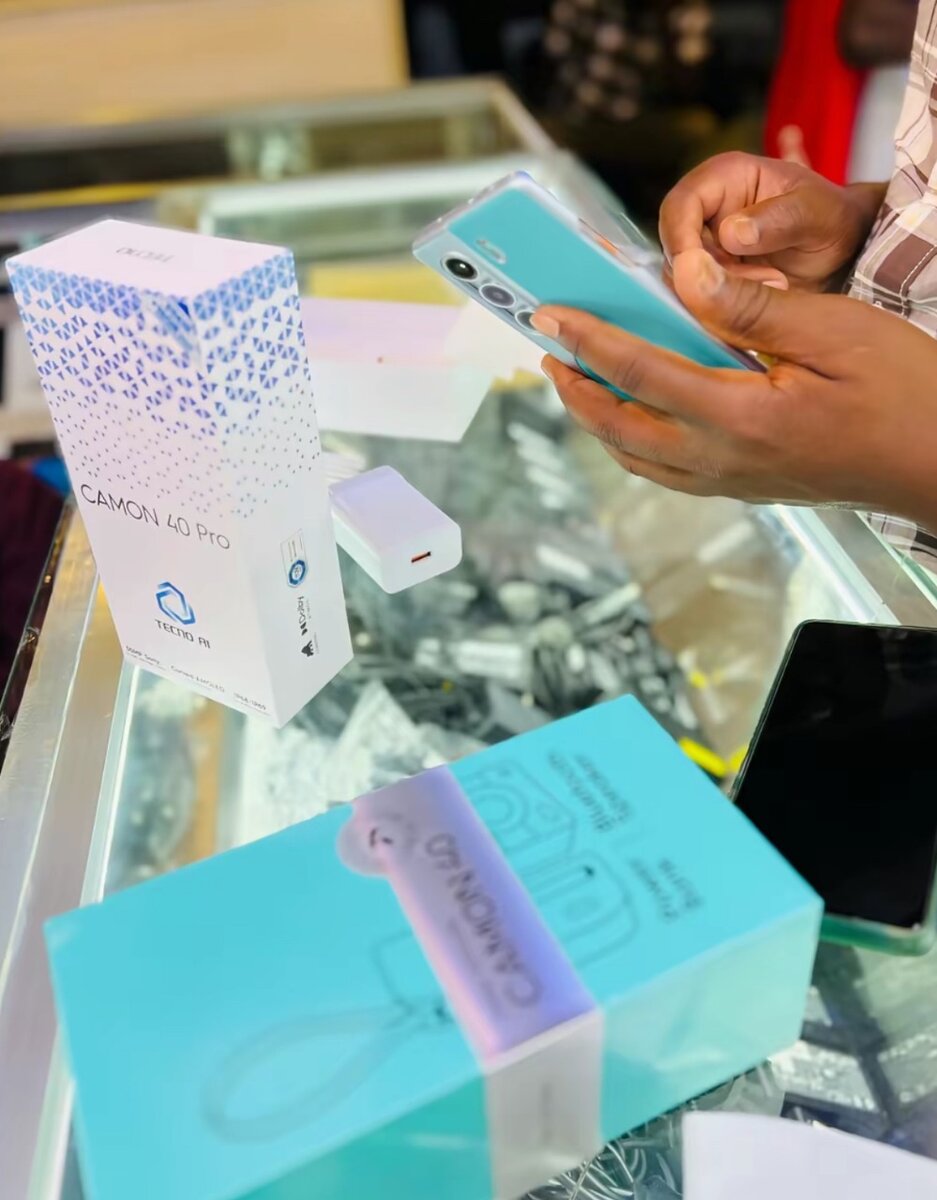 Tecno CAMON 40 Pro