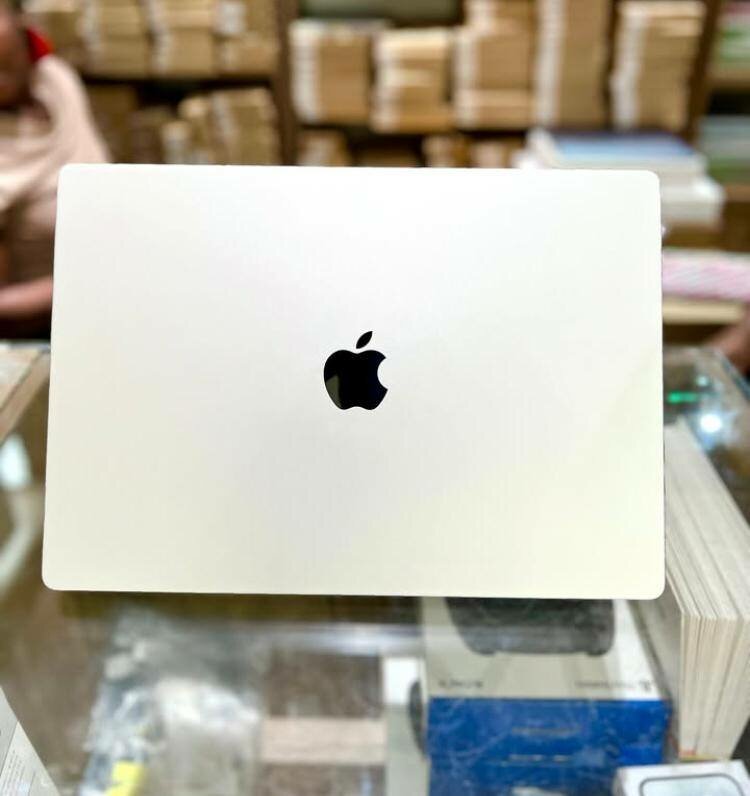 MacBook pro 16-inch