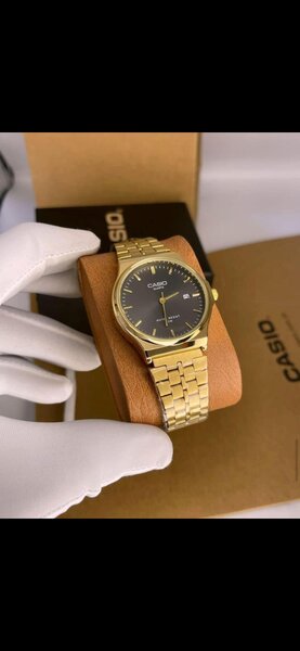 Montre dorée élégante Casio