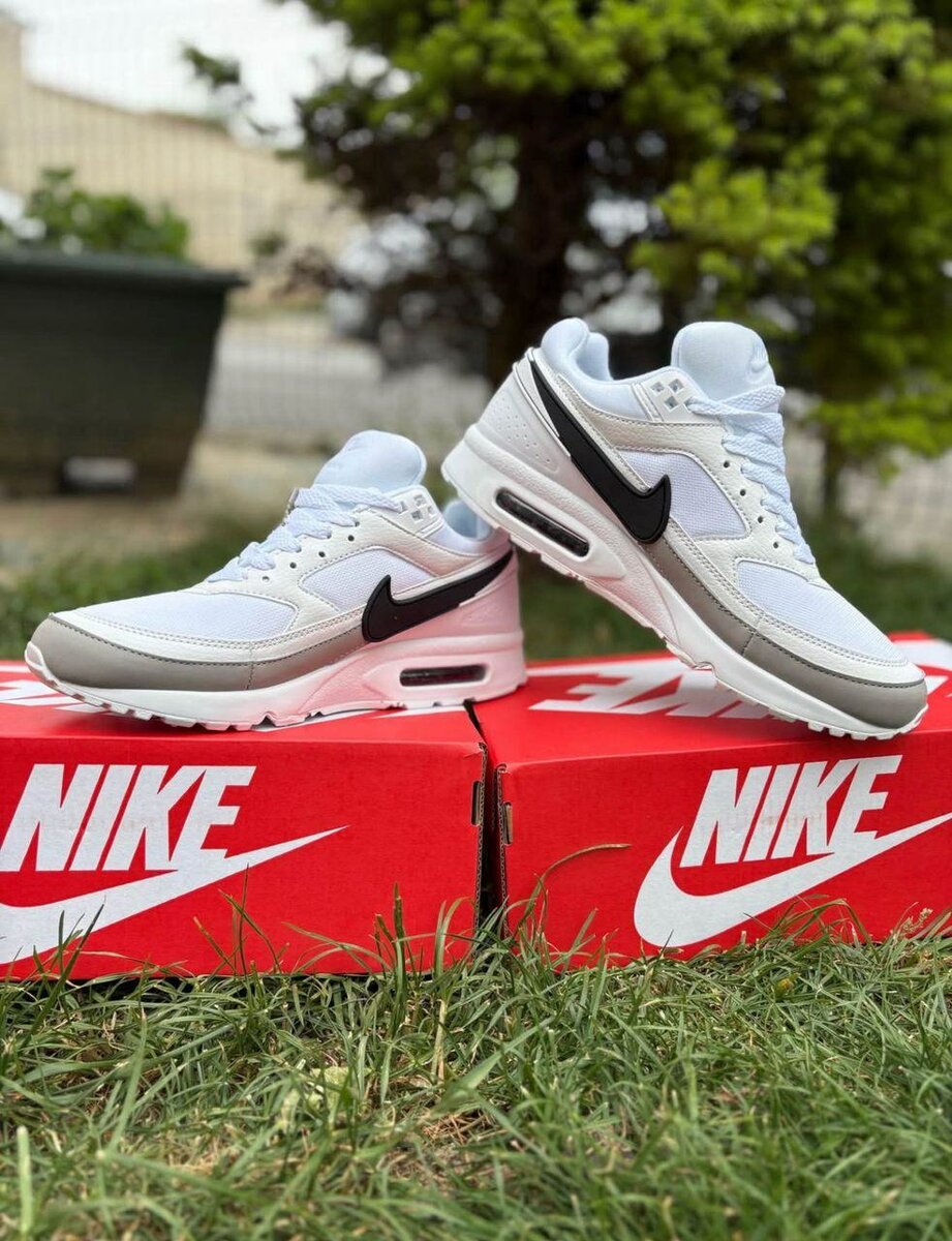 Baskets Air Max rouges et blanches