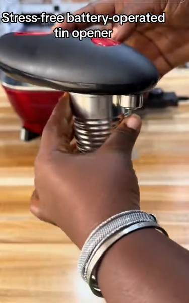 Electric tin opener