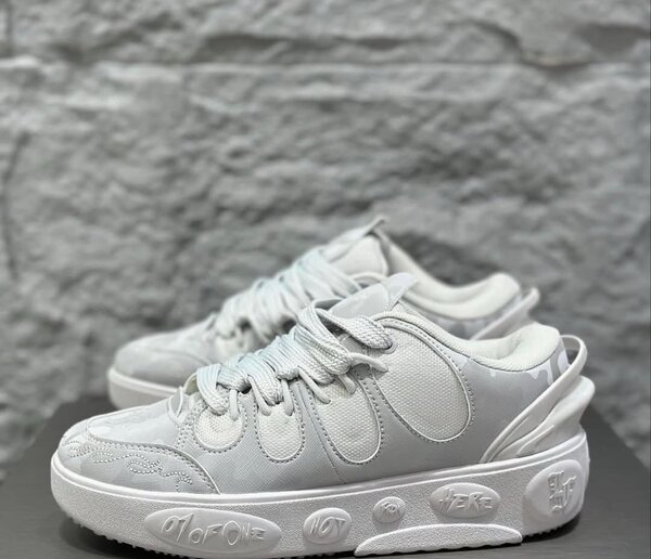 Baskets blanches modernes