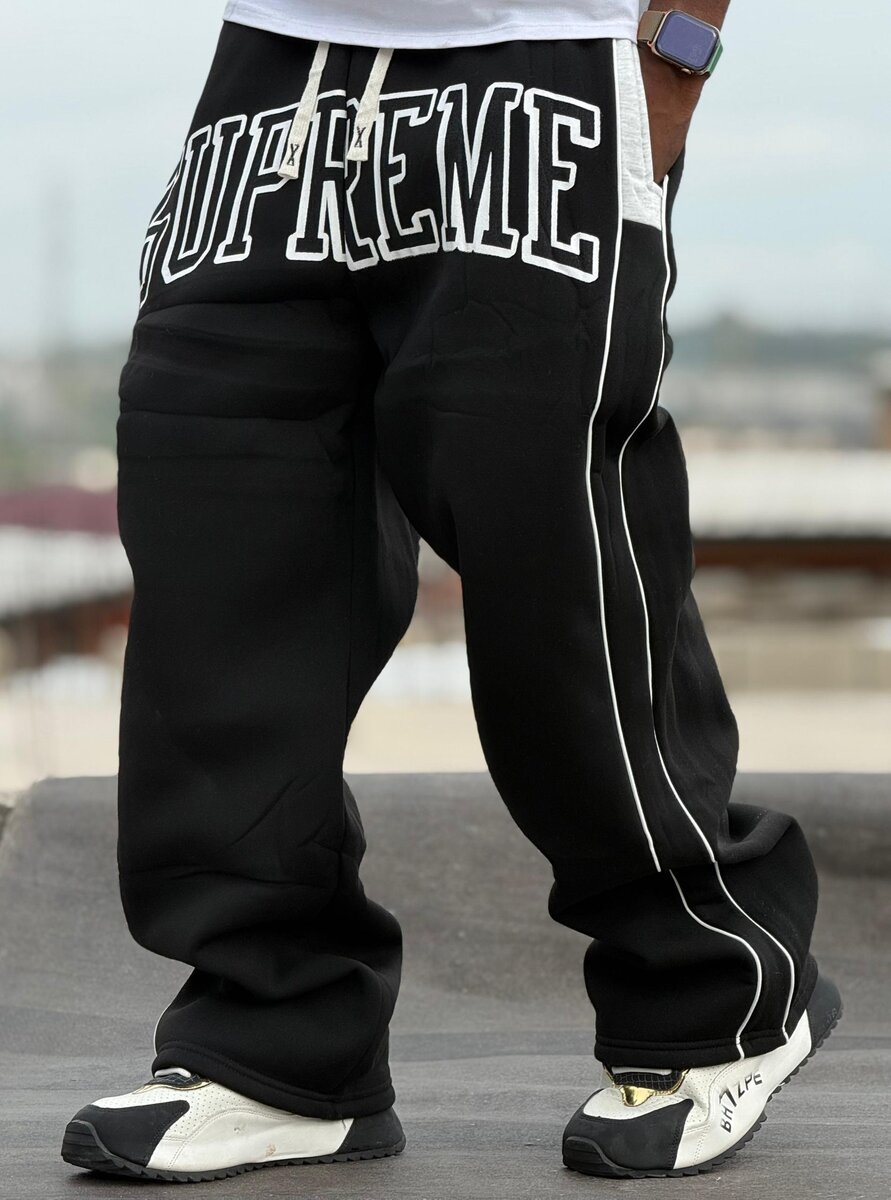 Pantalons décontractés Supreme