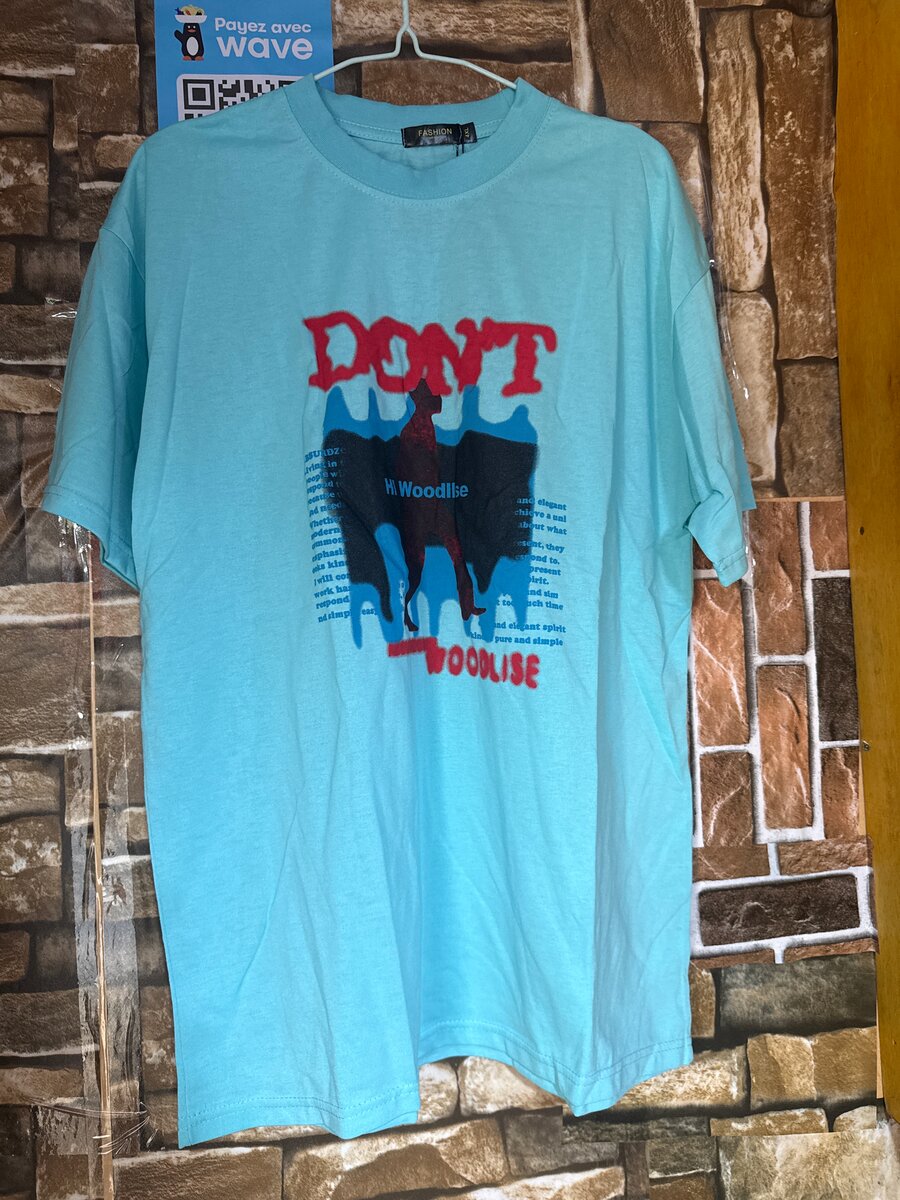 T-shirt uni au design unique