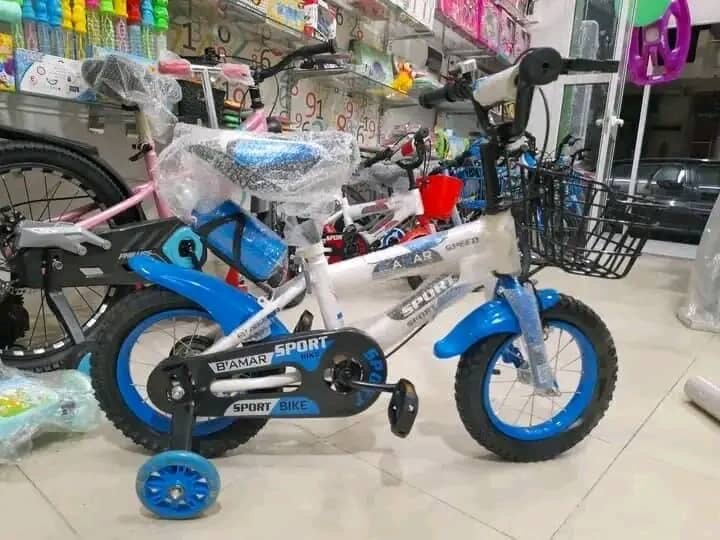 Vélo Enfant avec Stabilisateurs