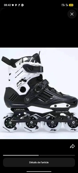 Rollers agressifs noirs et blancs