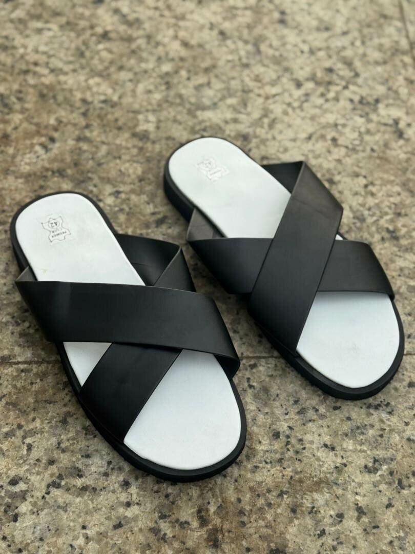 Sandales plates en cuir pour femmes