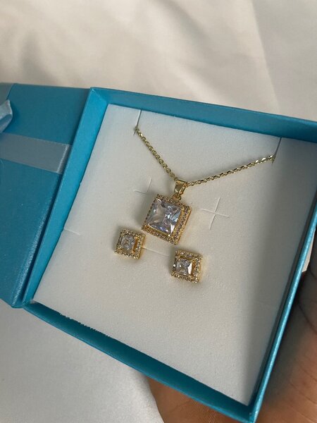 Necklace and earring set