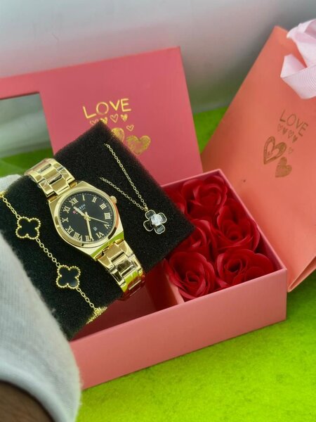 Montre luxe avec collier