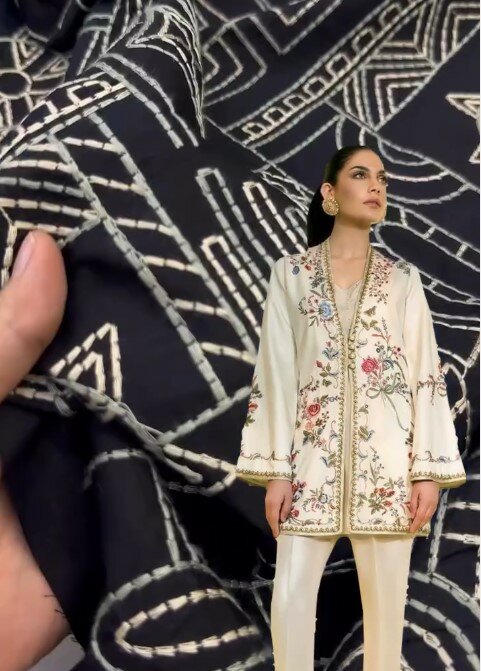 Красивая ткань с вышивкой