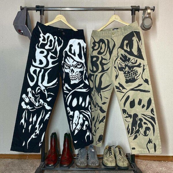 Pantalon à motif crâne streetwear