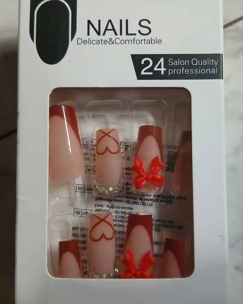 Ongles artificiels cœur et nœud