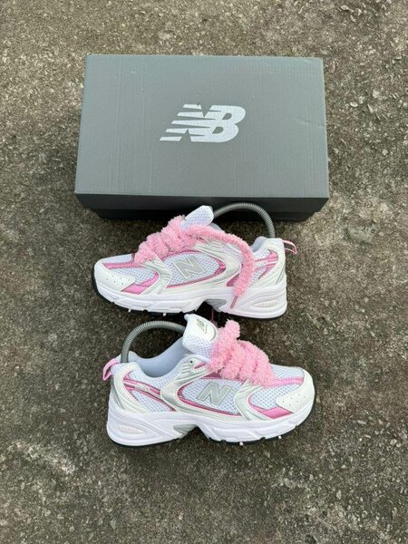 Chaussures New Balance 574 blanches et roses