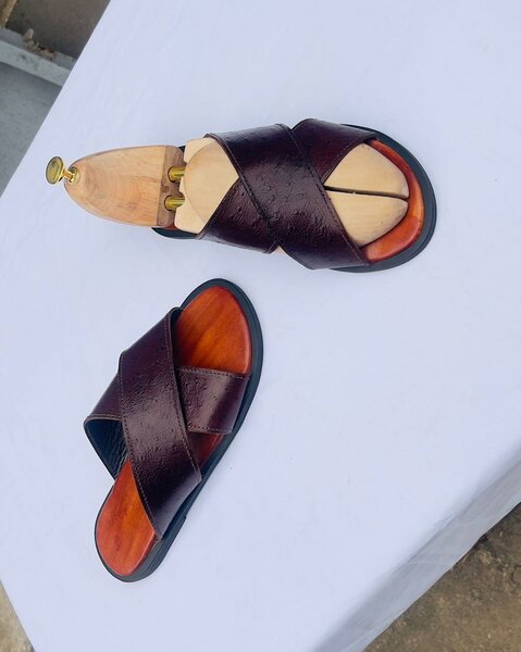 Sandales en cuir croisées élégantes