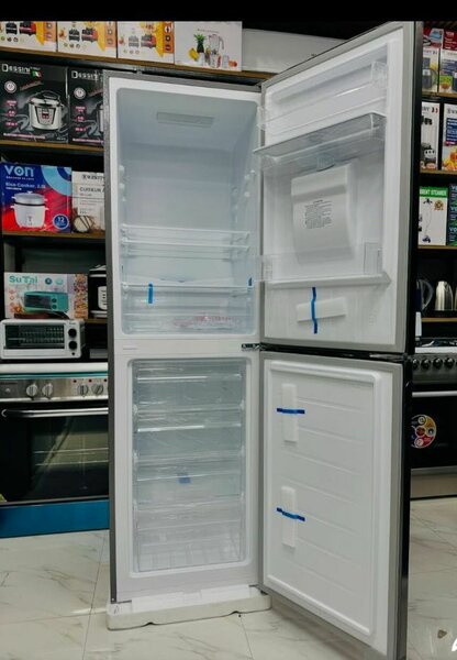 Réfrigérateur avec Distributeur d'Eau