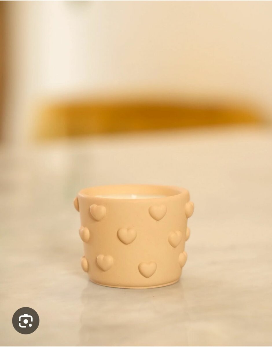 Cache-pot en céramique avec cœurs