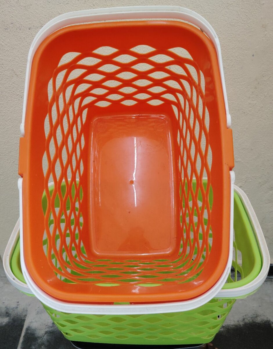 Paniers à linge empilables colorés