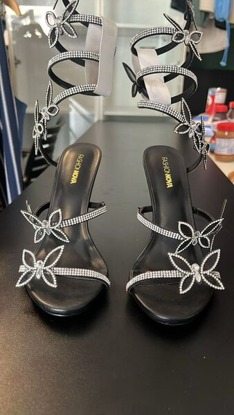 talons avec design scintillant