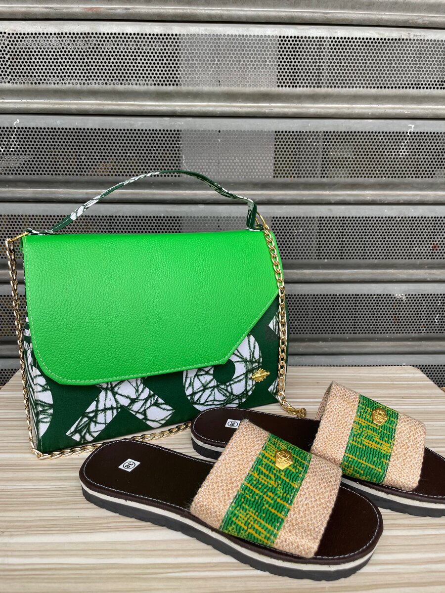 Sac à main chic avec sandales