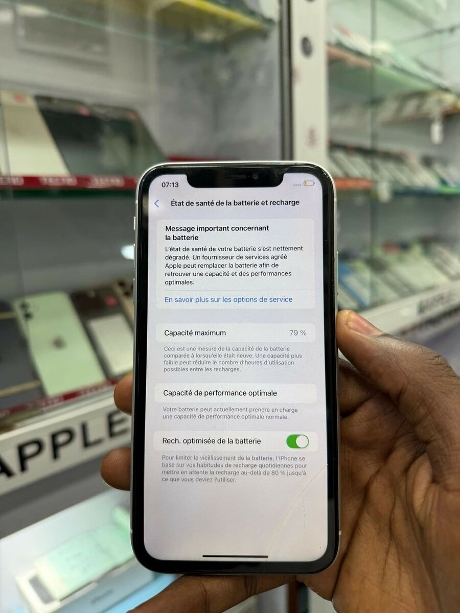 iPhone XR blanc débloqué