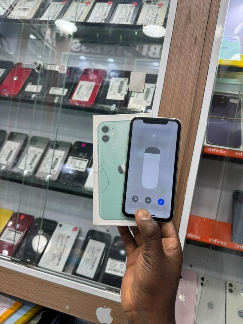 Iphone 11 simple avec carton