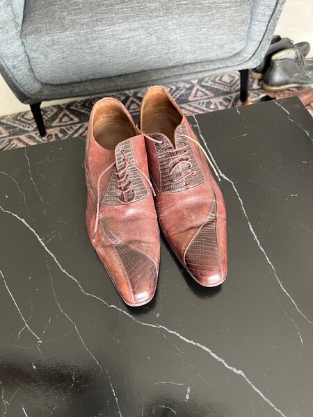 Chaussures habillées en cuir rouge