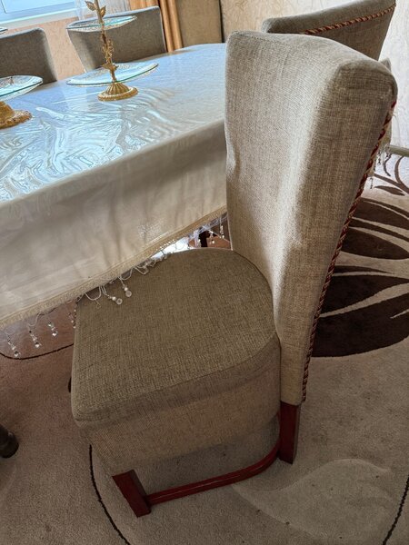 Стулья, обклеенные