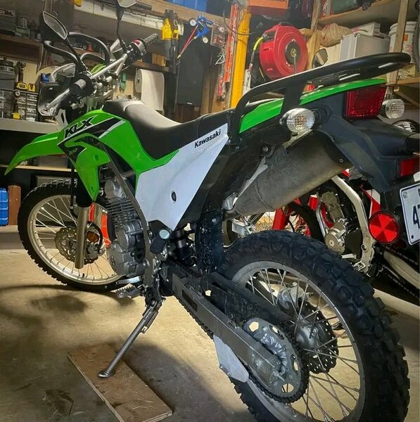 Moto Kawasaki KLX verte