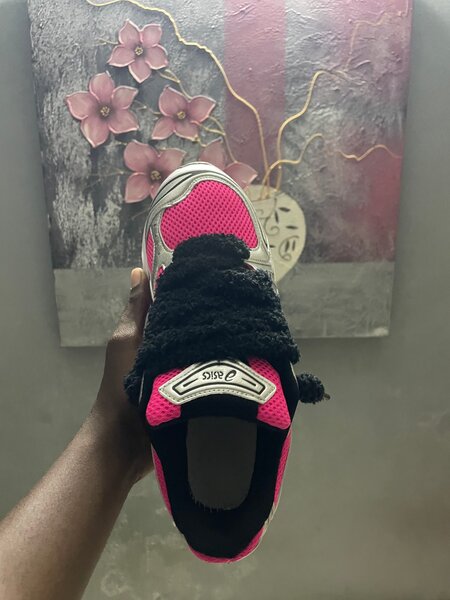 Chaussures de course roses élégantes