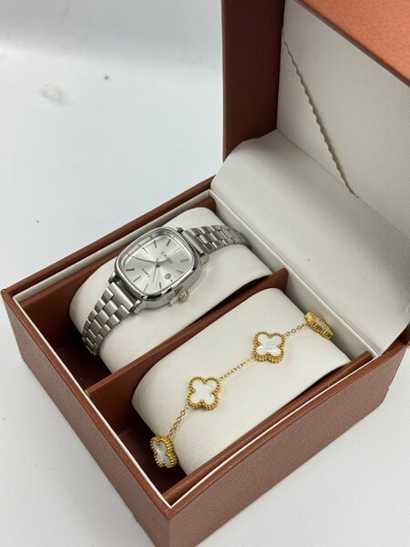 Montre et bracelet en ensemble élégant