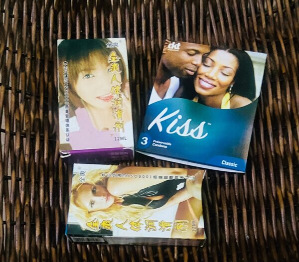 3 préservatifs + 2 lubrifiants