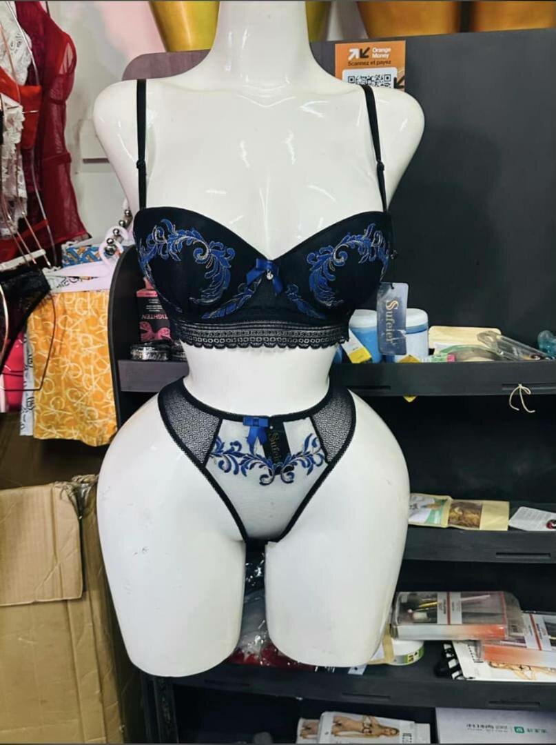 Ensemble lingerie brodé