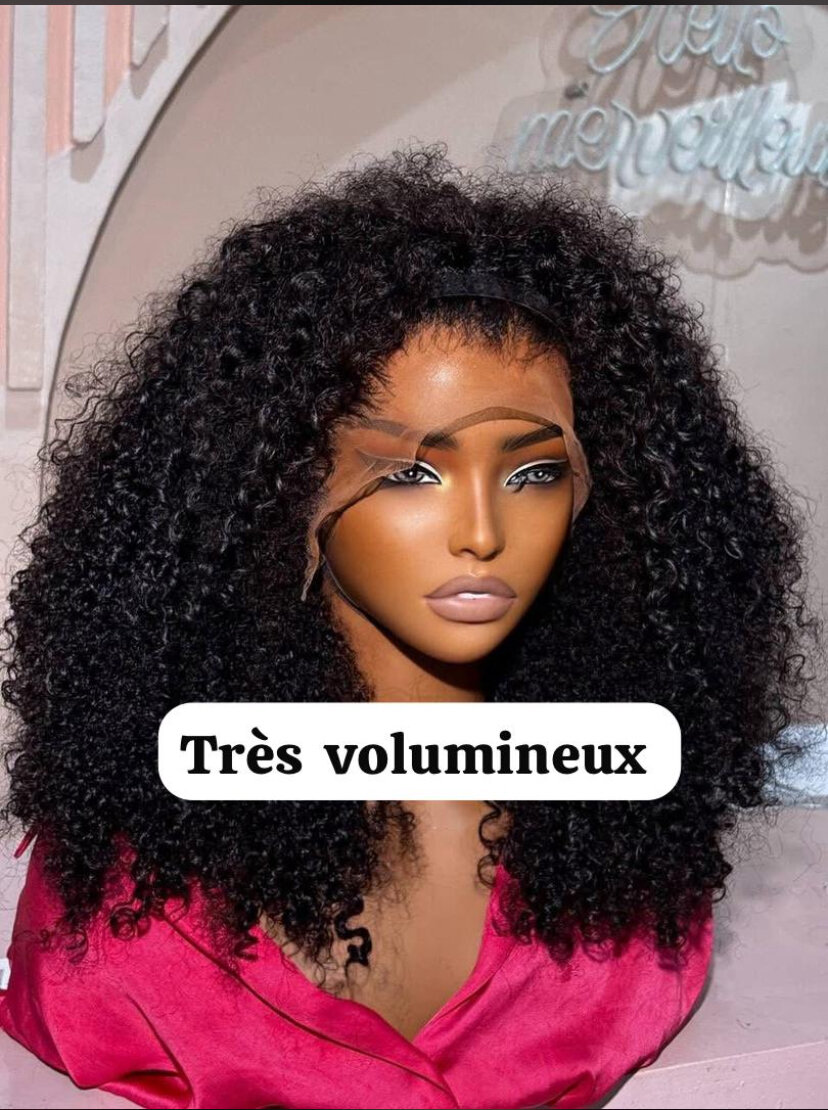 Perruque volumineuse bouclée